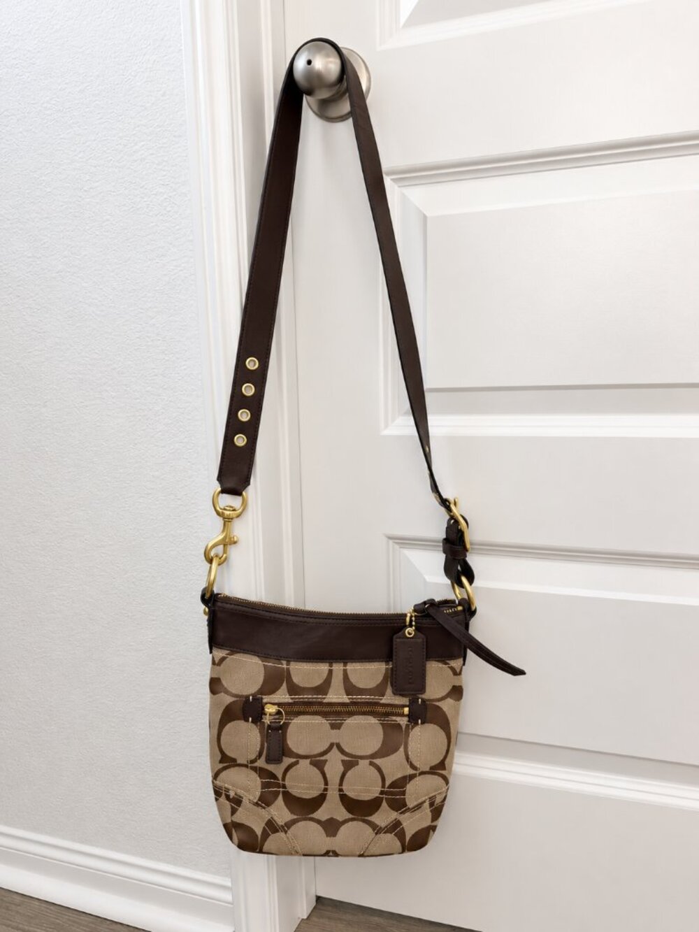 Coach Signature Crossbody Bag – Brown/Tan Jacquard Canvas with Leather Trim - Picture 2 of 4